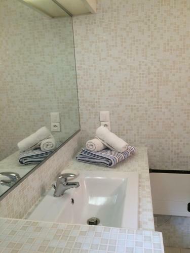 Amazing Sea View Apartment With Private Close Parking
