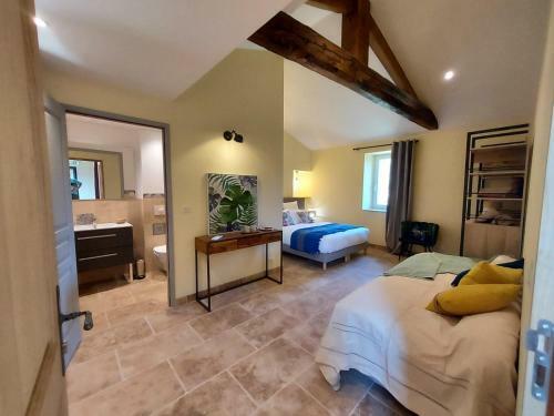 Hostal Les Jardins de Falgui�re
