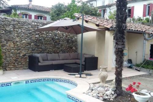 St Jean Du Gard : Spacious Apartment With Use Of Pool
