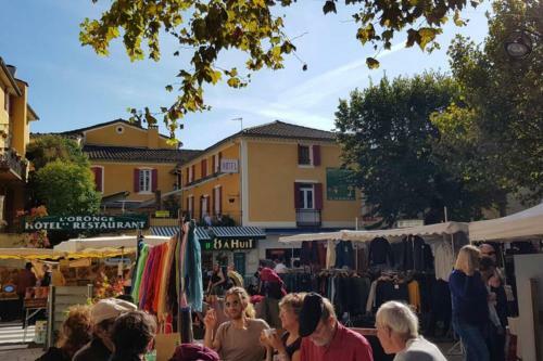 St Jean Du Gard : Spacious Apartment With Use Of Pool