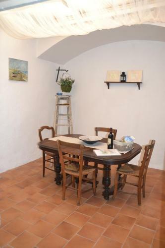 St Jean Du Gard : Spacious Apartment With Use Of Pool