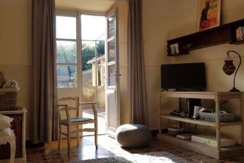 St Jean Du Gard : Spacious Apartment With Use Of Pool
