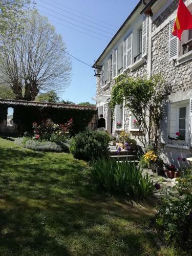 Hostal Avenue Du Ch�teau