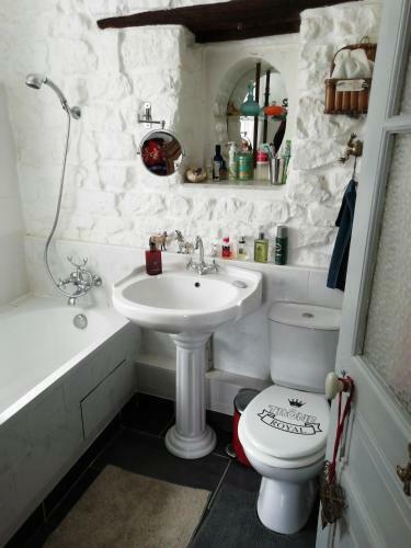 Hostal Avenue Du Ch�teau