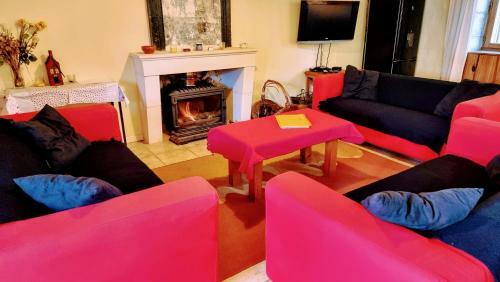 4 Bedroom Holiday Home With Private Pool And Garden