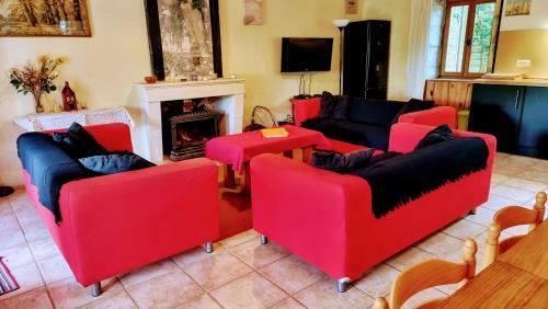 4 Bedroom Holiday Home With Private Pool And Garden
