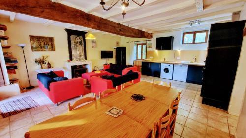 4 Bedroom Holiday Home With Private Pool And Garden