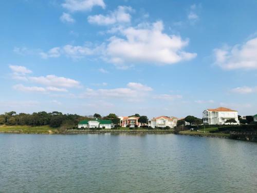 Apartamento Appartement Du Golf, Piscine, For�t Et Plage.