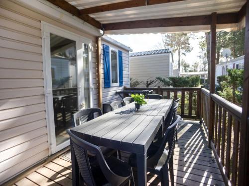 Inviting Bungalow In Saint-jean-de-monts With Terrace