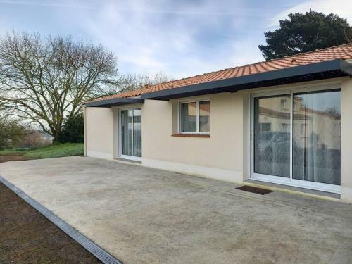 Lac Grand Lieu : Maisonnette Au Calme Avec Jardin