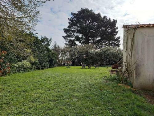 Lac Grand Lieu : Maisonnette Au Calme Avec Jardin
