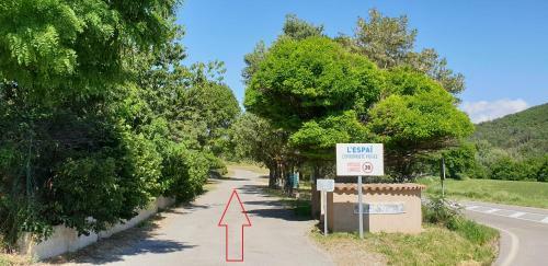 Mazet de Vacances Dans Le Domaine de L'espa�