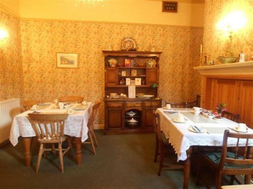 Hostal Riverside Guest House