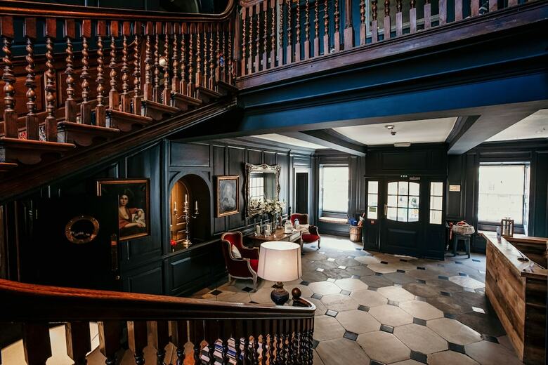 The George Hotel