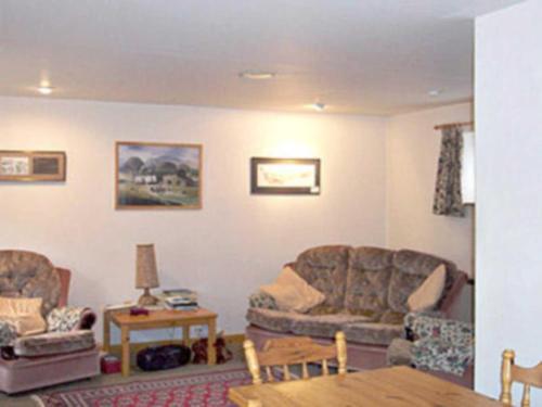 2 Farfield Cottages