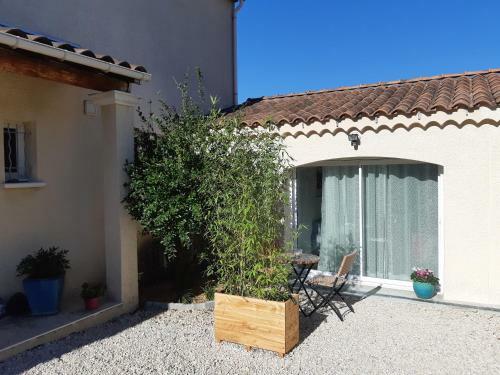 Apartamento Studio Douillet Au Calme En Provence, Class� ***