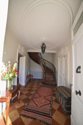 Villa Ch�teau Biset - Luxury Housing Wifi & Office