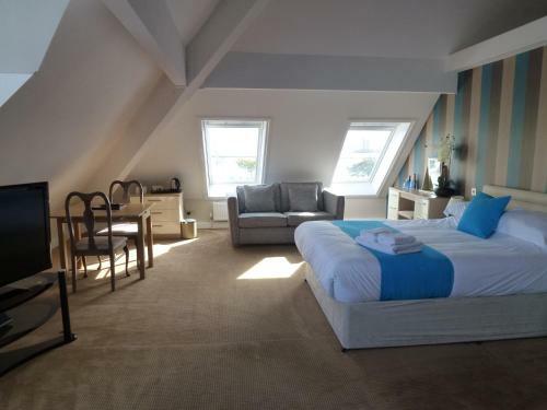 Boathouse Hotel