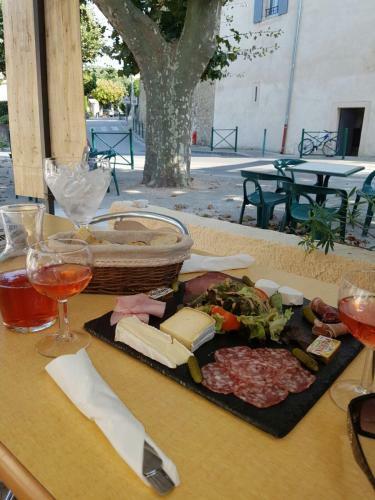 Hostal A L'ombre Du Ventoux