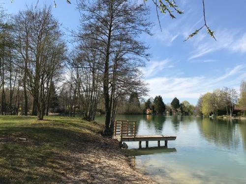 Le Chalet Du Lac - Domaine de La Goujonne