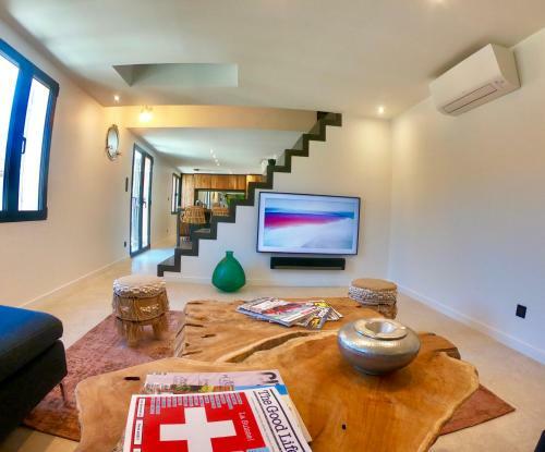 Casa Jungle ! Superb Duplex Apartment, Place Des Lices !