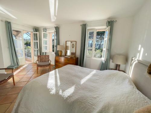 Belle Villa Trop�zienne/calme/piscine/3mn Du Centre