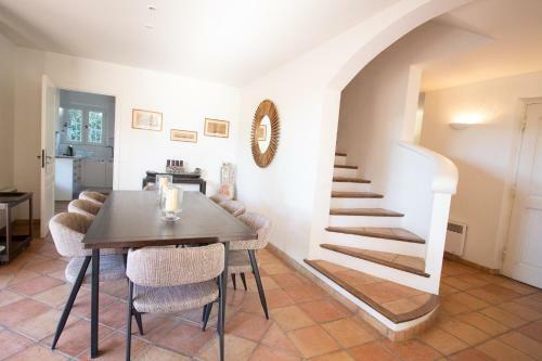 Belle Villa Trop�zienne/calme/piscine/3mn Du Centre
