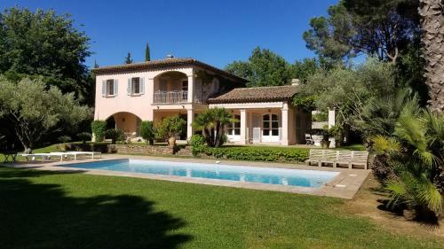 Belle Villa Trop�zienne/calme/piscine/3mn Du Centre
