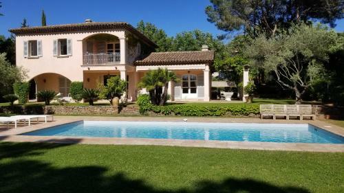 Belle Villa Trop�zienne/calme/piscine/3mn Du Centre
