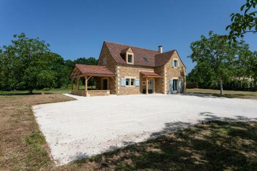 Villa Luxury 3 Bed Holiday Home With Swimming Pool
