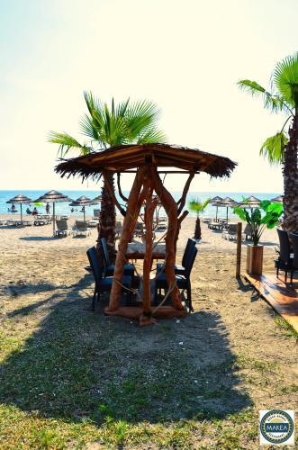 Seaside Apartment With Beach Service