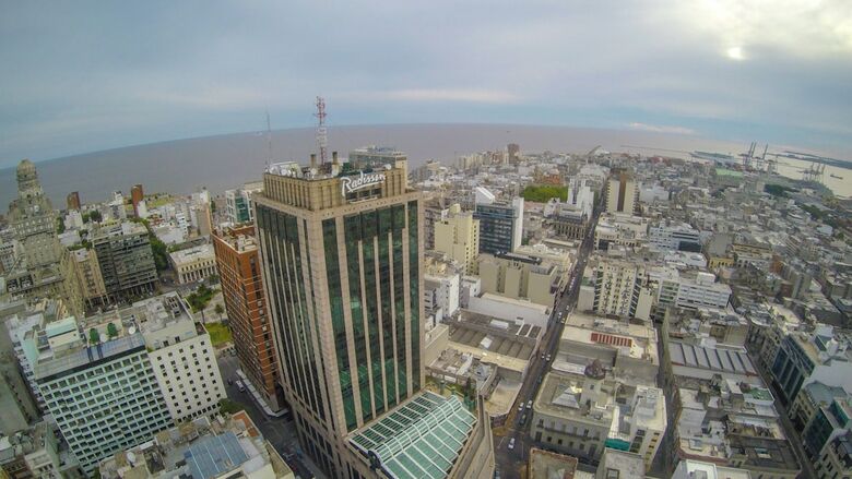 Radisson Montevideo Victoria Plaza Hotel