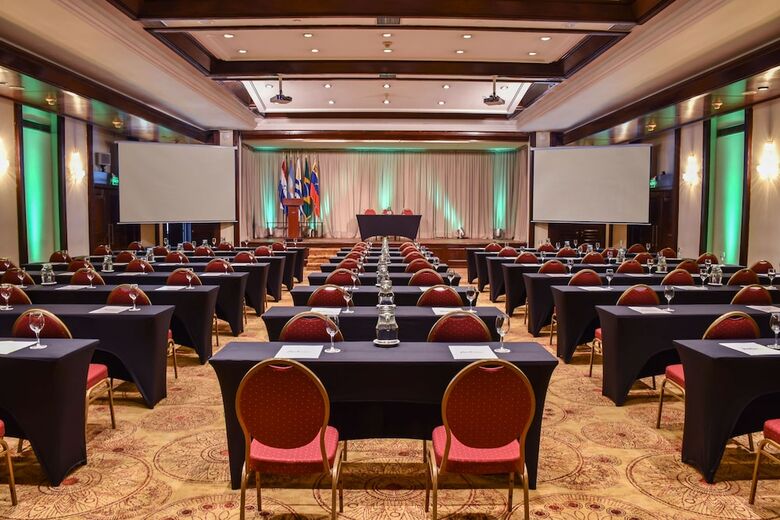 Radisson Montevideo Victoria Plaza Hotel