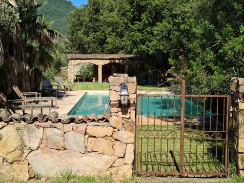 Villa Maison de Caract�re Avec Piscine