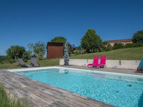 Spacious Holiday Home In Sauveterre de L�mance With Library