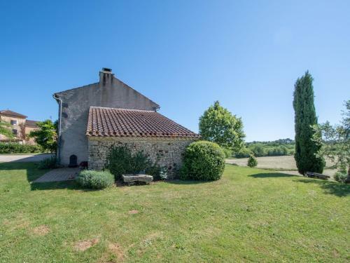 Spacious Holiday Home In Sauveterre de L�mance With Library