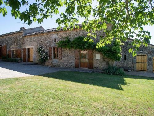 Spacious Holiday Home In Sauveterre De L�mance With Library