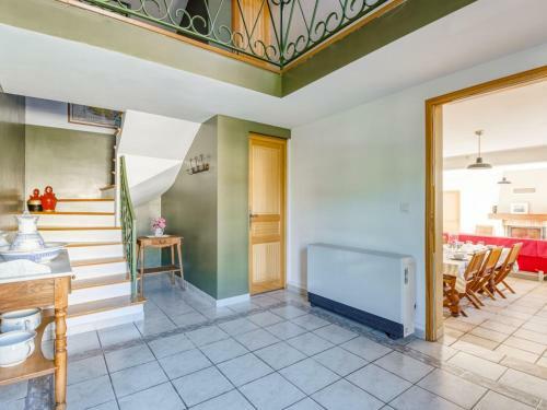 Spacious Holiday Home In Sauveterre De L�mance With Library