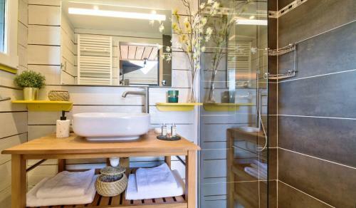 Bed & Breakfast Chambre D'h�tes de Charme � La Maison Bleue