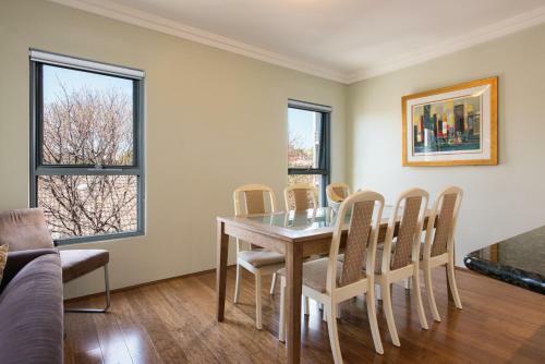 Sydney Inner City Sanctuary- 2 Bedroom Apartment