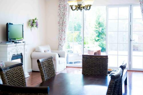 4 Ensuite Chelsea Villa Cbd-airport