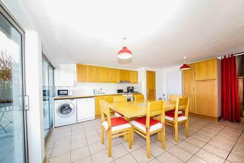 Remarkable 3-bed House In Suresnes Facing Paris
