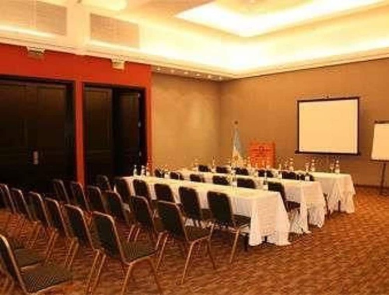 Hotel Howard Johnson Pilar Resort Spa & Convention Center
