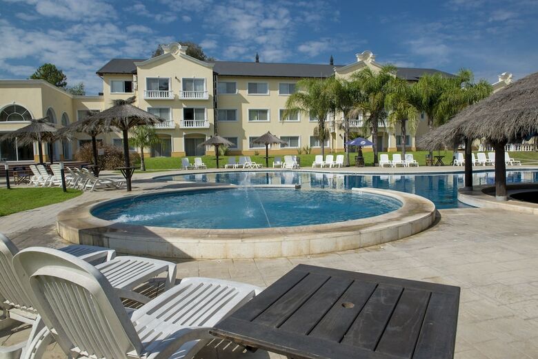 Hotel Howard Johnson Pilar Resort Spa & Convention Center