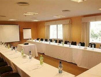 Hotel Howard Johnson Pilar Resort Spa & Convention Center