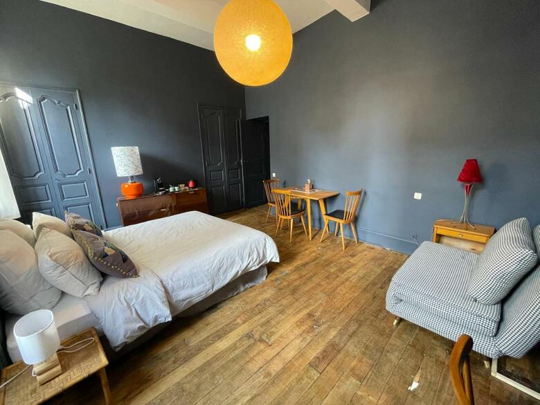 La Maison Aux Murs Anciens Et Ses Chambres