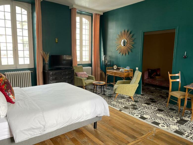 La Maison Aux Murs Anciens Et Ses Chambres