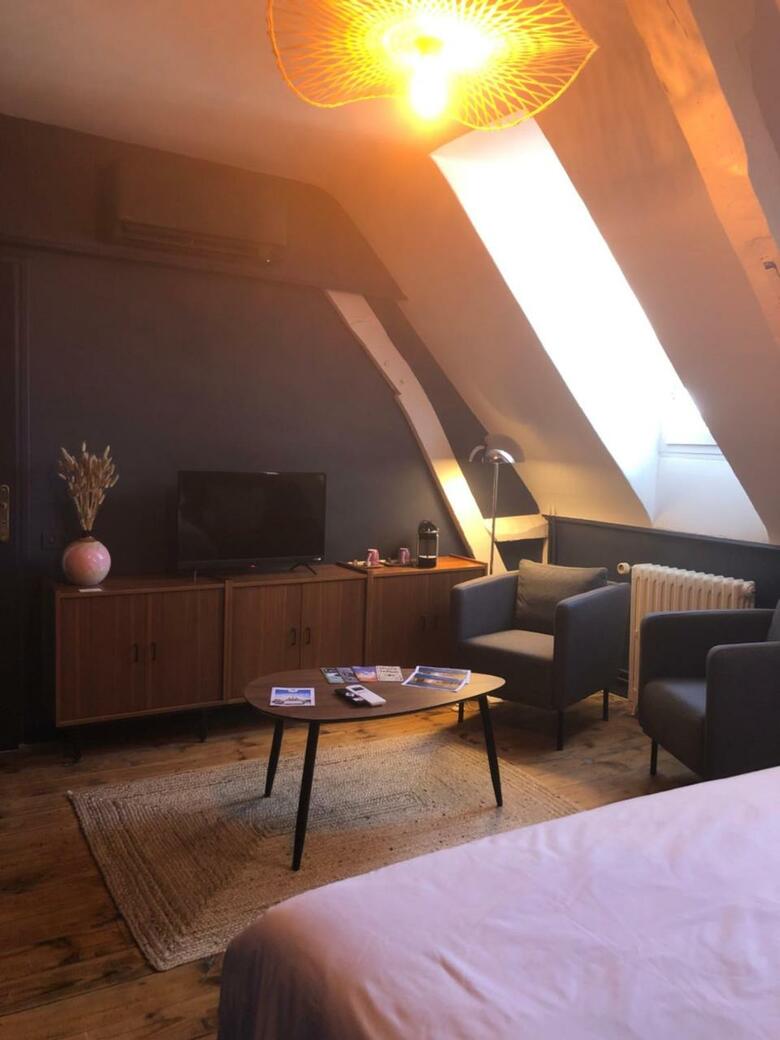 La Maison Aux Murs Anciens Et Ses Chambres