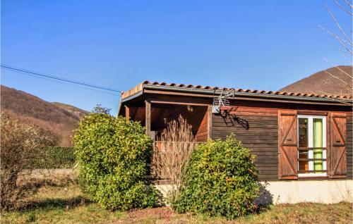Awesome Home In Thuyets With Wifi And 2 Bedrooms
