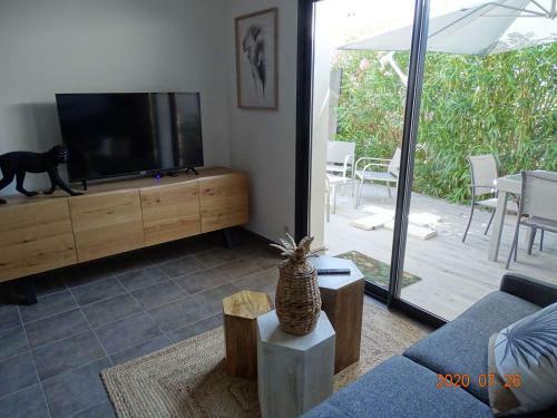 Apartamento Proche P�z�nas, Tr�s Bel Appartement, Commerces